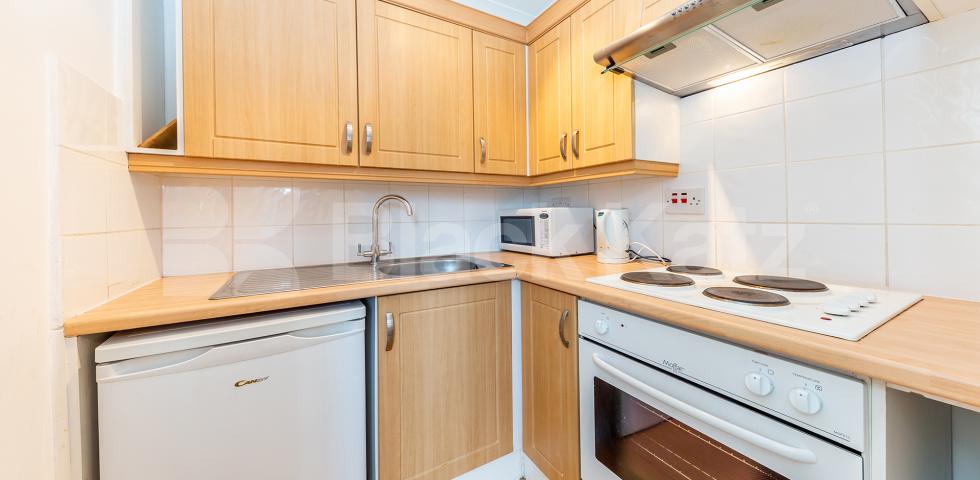 Spacious studio set in a secure private building overlooking Regents Park Cumberland Terrace, Regents Park / Marylebone